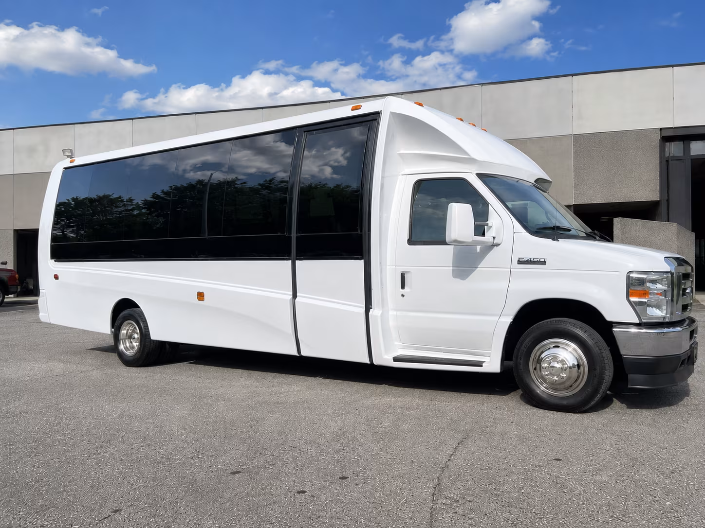 corporate airport transfer buses at grand junction regional airport gjt