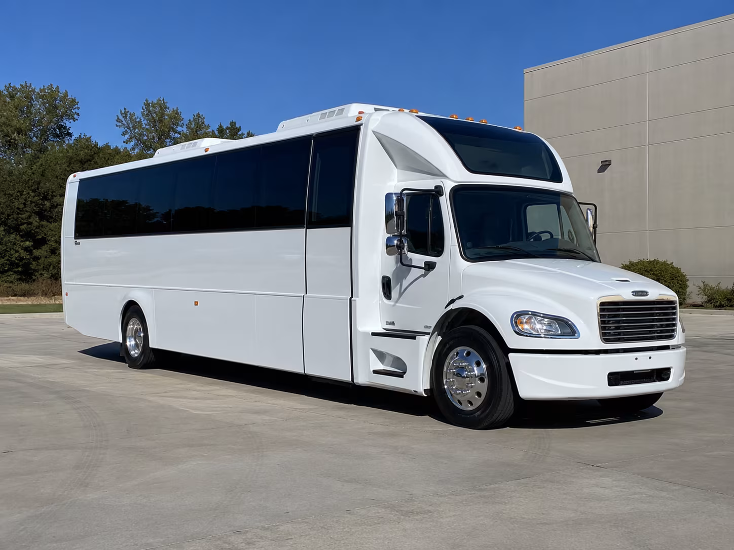 grand junction 28 passenger party bus