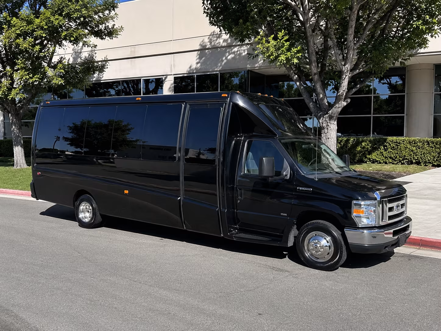 party buses for palisade wine country tours